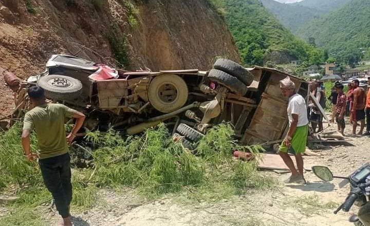 रामेछापबाट काठमाण्डौका लागि छुटेको बस  दुर्घटना, १३ जना यात्रीहरुको मृत्यू