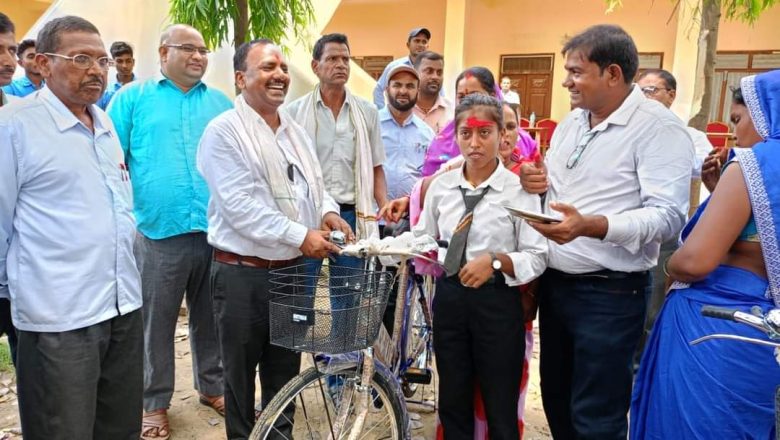 बेटी पढाउ,बेटी बचाउ : अभियान अन्तर्गत पाल्हीनन्दनका २१ छात्राहरुलाई निशुल्क साईकल वितरण